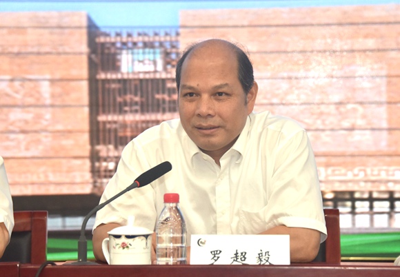 罗超毅在2017年鄂尔多斯首届中国围棋大会新闻发布会上发言