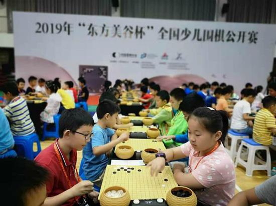 图说：全国少儿围棋公开赛现场 主办方供图